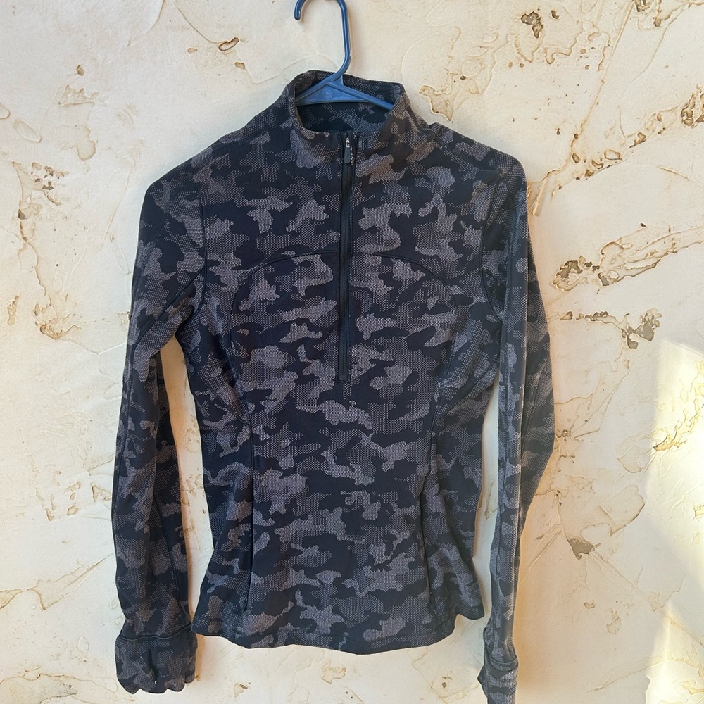 Lululemon Grey Camo Run Briskly 1/2 Zip Heritage Jacquard Pullover Size 4 EUC